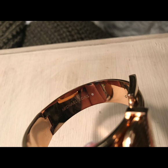 Michael Kors Rose Gold cuff bravery - Picture 3 of 3